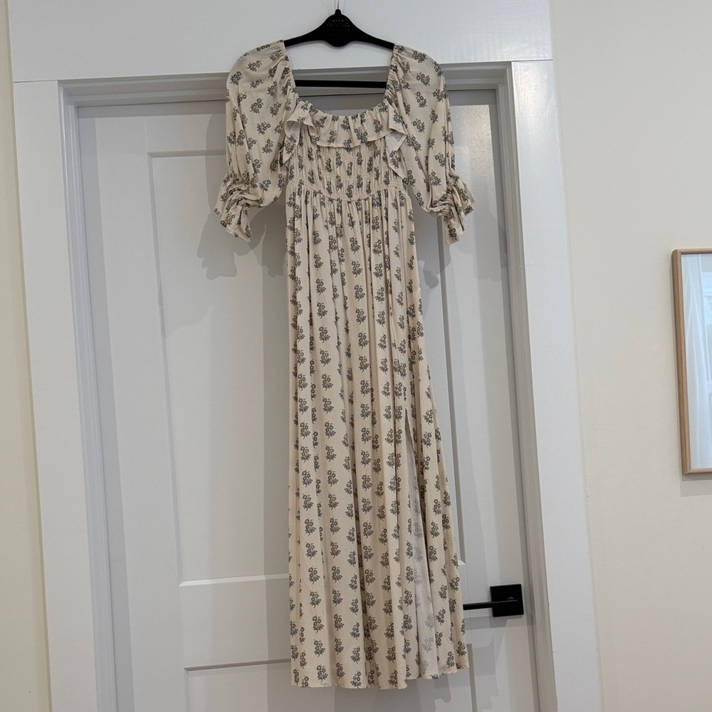 Chic Cream Floral Long Sleeve Dress
